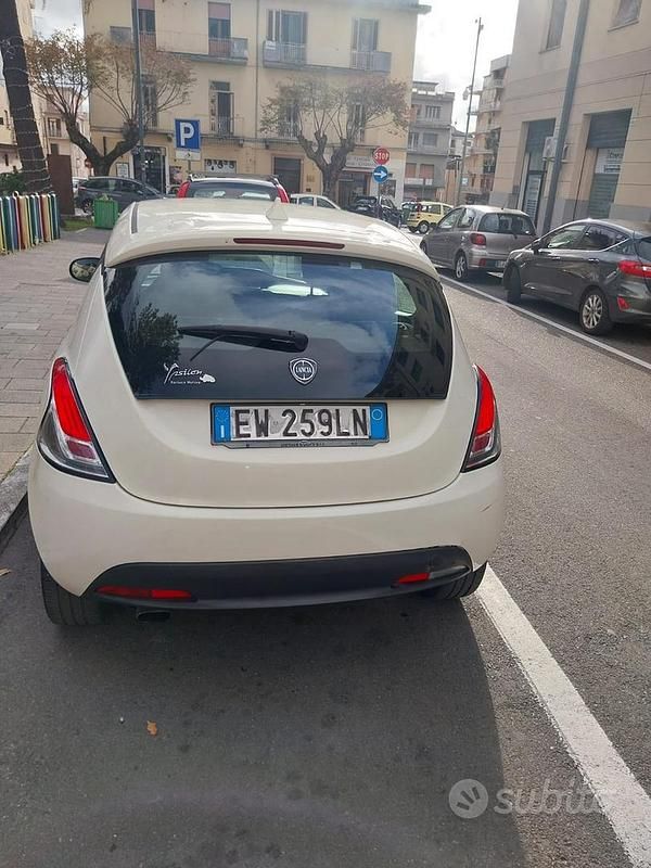 Usata Lancia Ypsilon 2014 Bianco Utilitaria