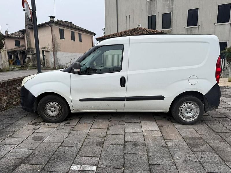 Usata Opel Combo 2016 Bianco Monovolume