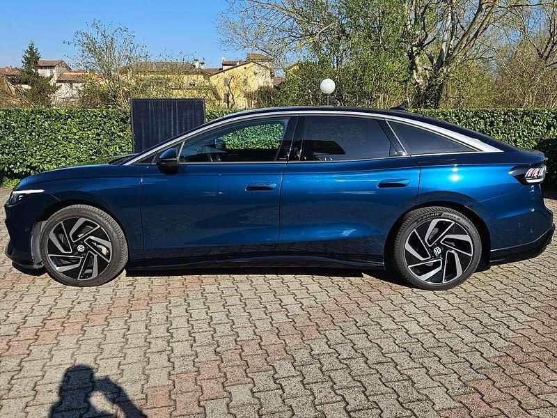 Używany VW ID.7 Pro 210 kW (286 KM) 2024 Niebieski Sedan/Limuzyna