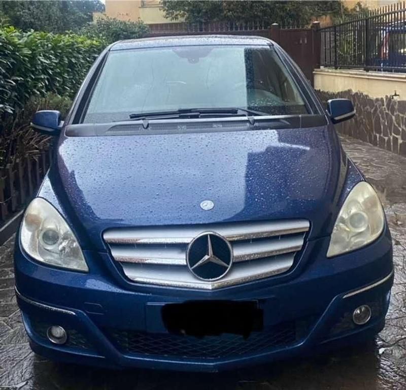 Usata Mercedes 180 109 CV (80 kW) 2010 Blu/azzurro Berlina