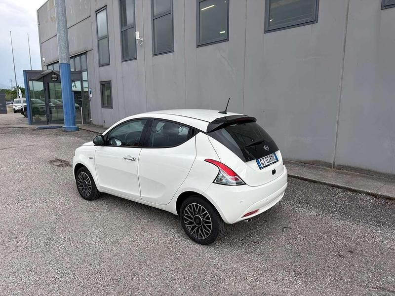 Usata Lancia Ypsilon S 100 CV (73 kW) 2024 Bianco gelato Utilitaria