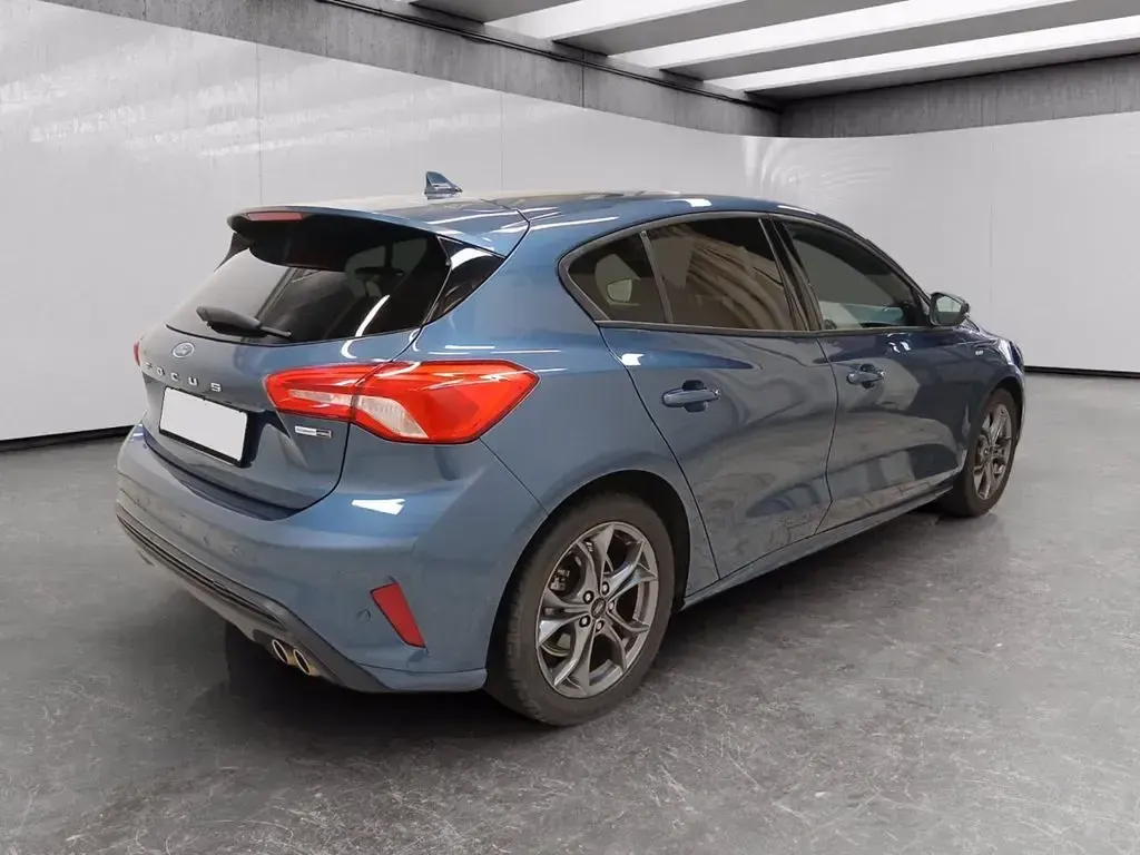 Usata Ford Focus ST-Line 125 CV (91 kW) 2022 Blue metallic (metalliclackierung) Berlina