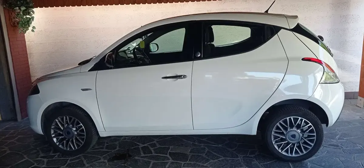 Usata Lancia Ypsilon Gold 80 CV (58 kW) 2013 Utilitaria