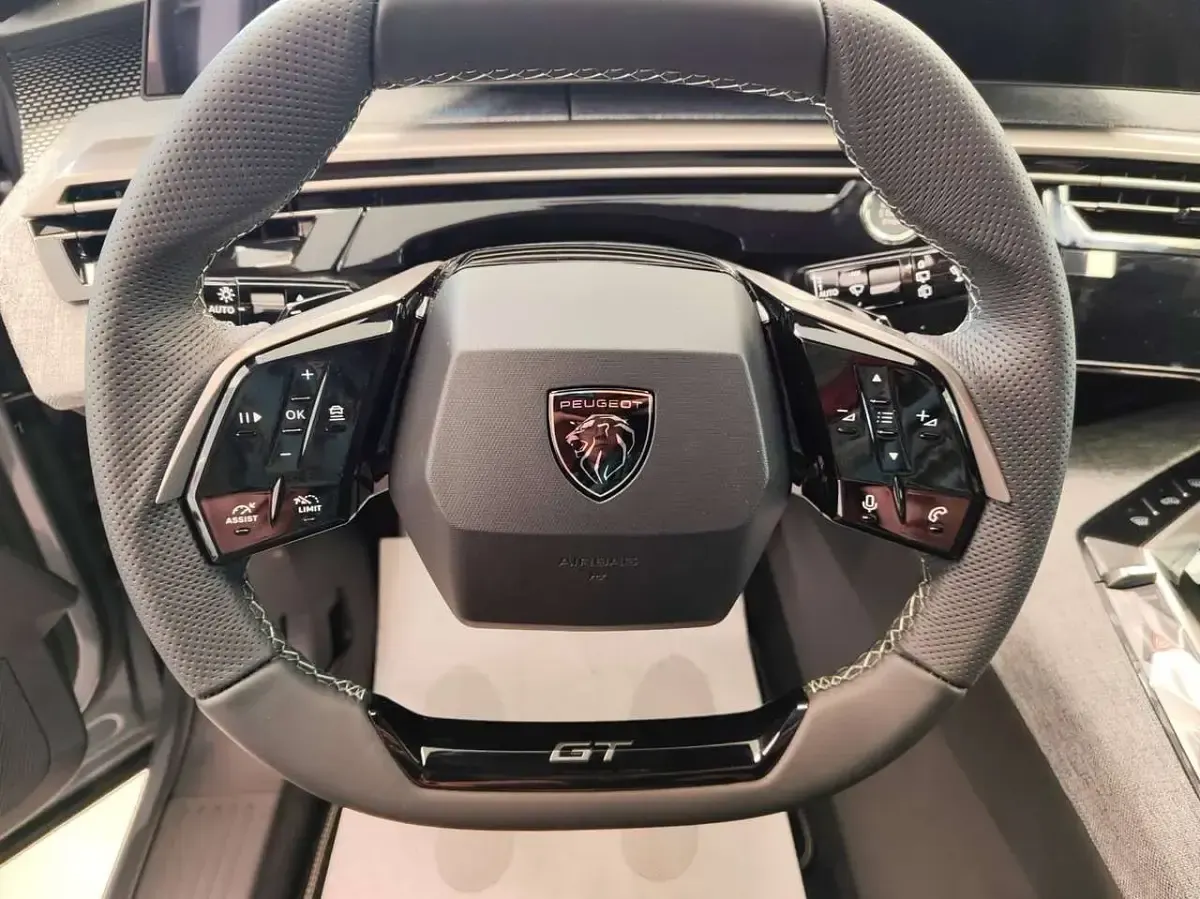 Usata Peugeot 5008 GTi 136 CV (100 kW) 2025 Grigio artense SUV