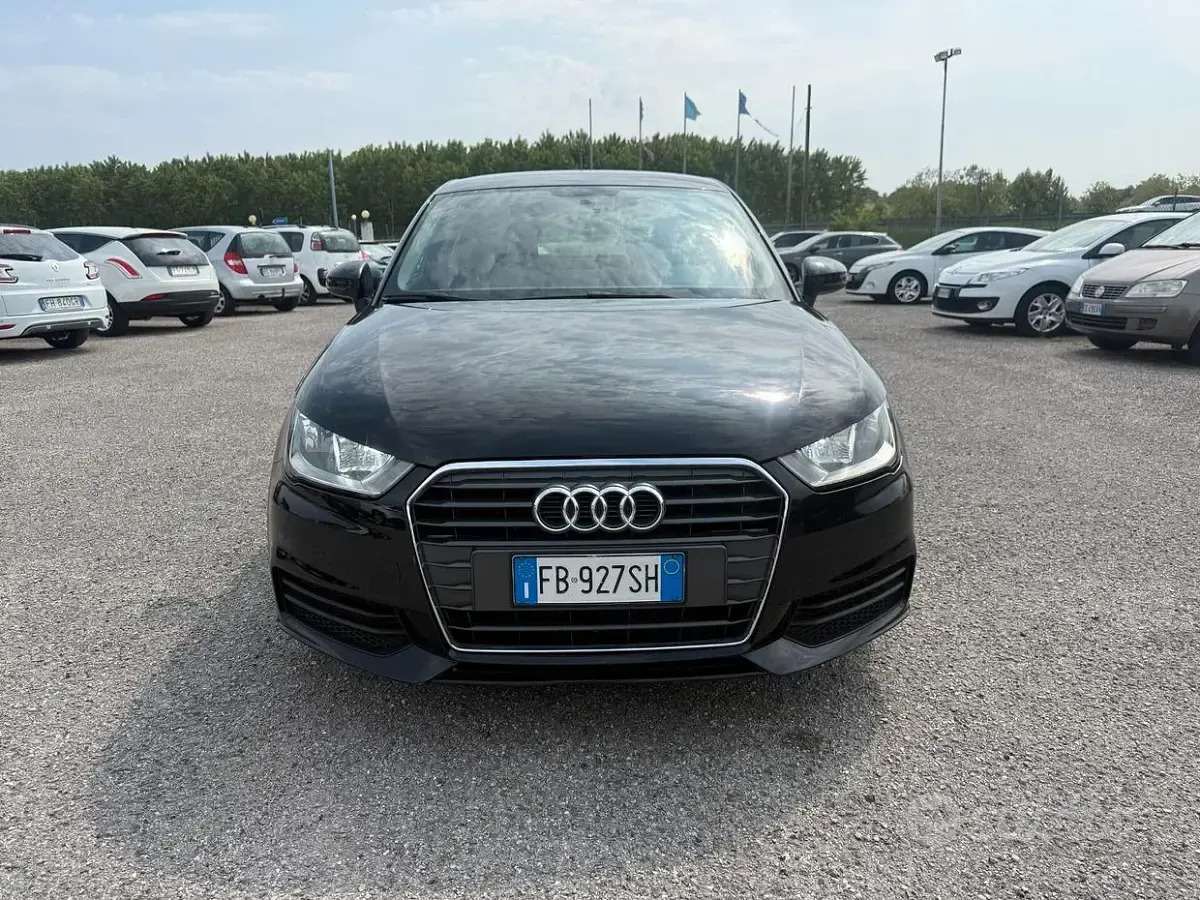 Usado Audi A1 116 CV (85 kW) 2015 Negro Utilitario