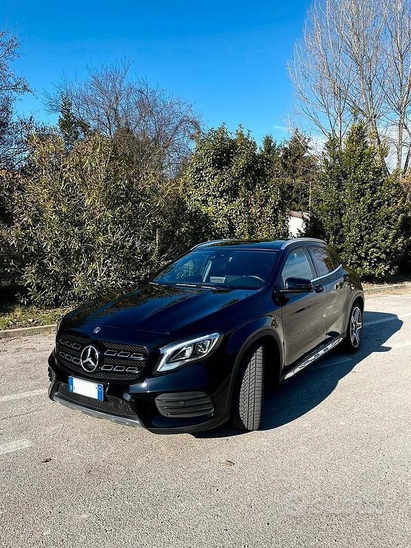 Usata Mercedes GLA200 Premium 136 CV (100 kW) 2017 Nero SUV