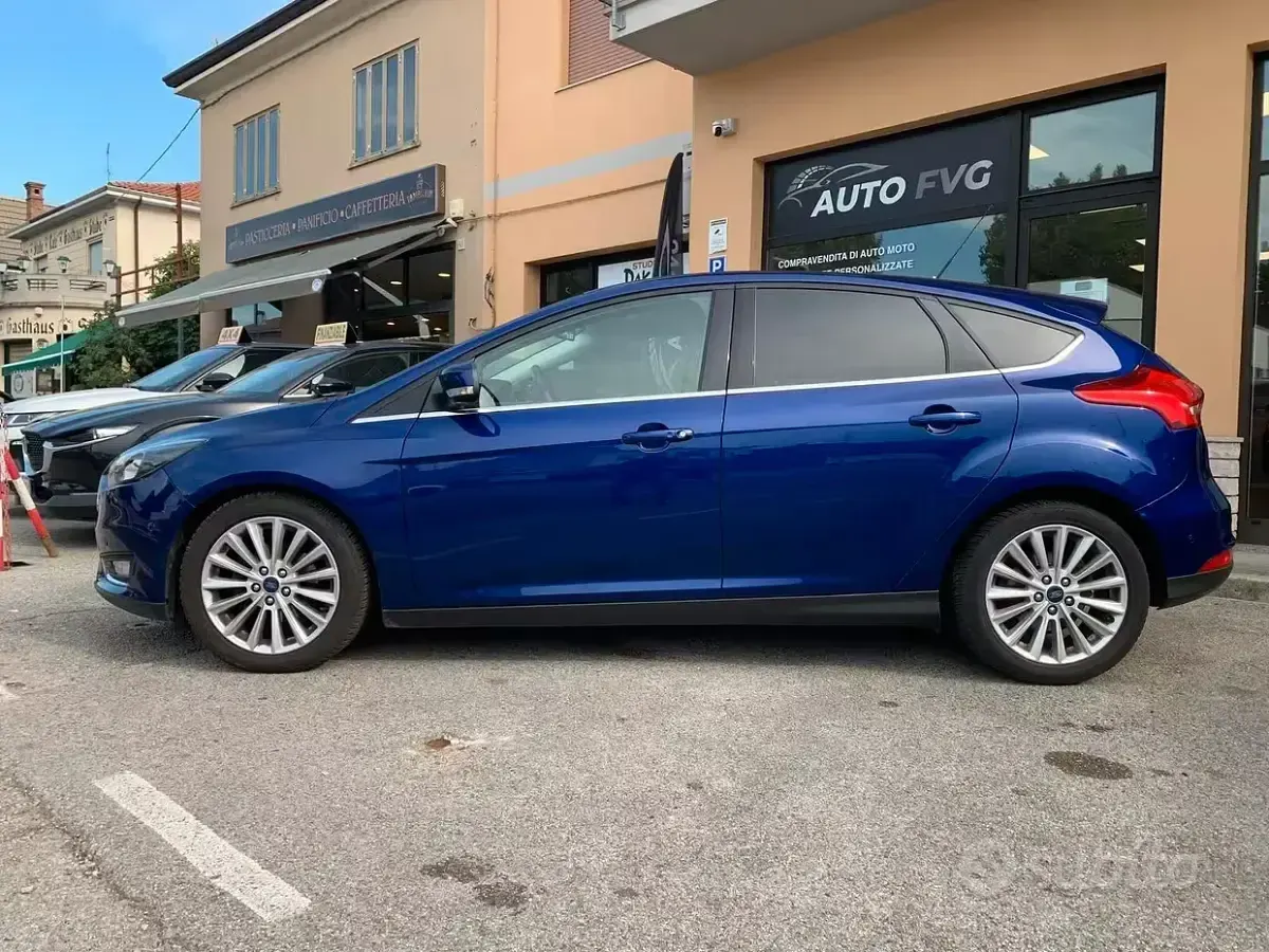 Usata Ford Focus Titanium 125 CV (91 kW) 2015 Blu Berlina