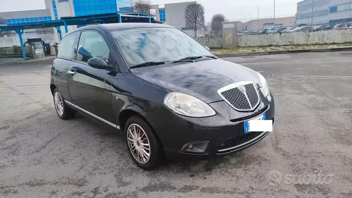 Usata Lancia Ypsilon 60 CV (44 kW) 2008 Nero Utilitaria