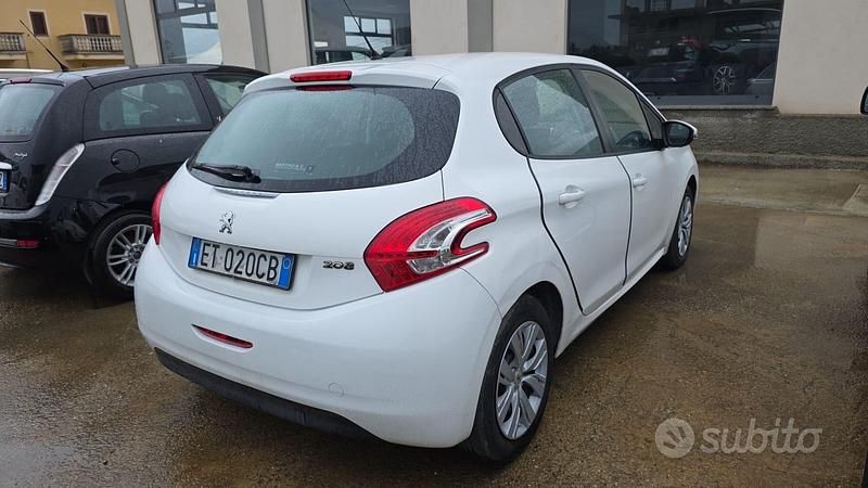 Usata Peugeot 2008 Access 82 CV (60 kW) 2013 Bianco SUV