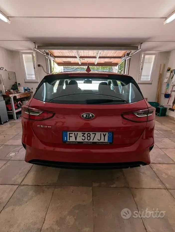 Usata Kia Ceed 100 CV (73 kW) 2019 Rosso Utilitaria