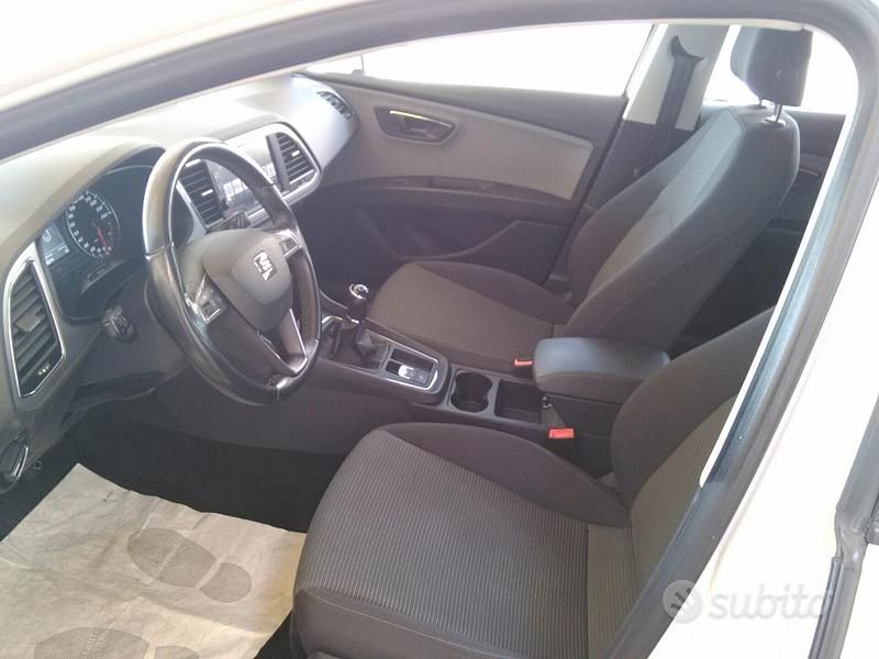 Käytetty Seat Leon Business 110 HP (80 kW) 2018 Valkoinen Sedan