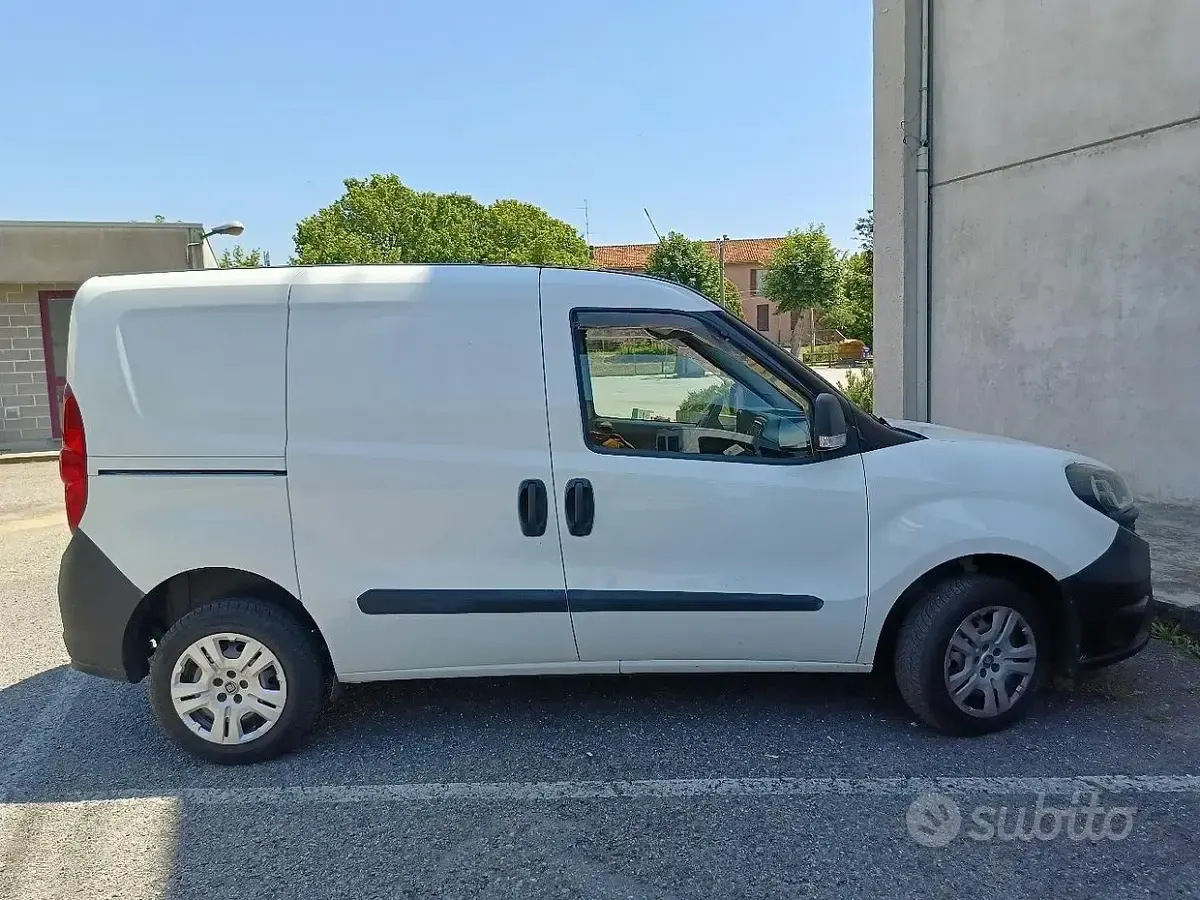 Usata Fiat Doblò 95 CV (69 kW) 2020 Bianco Monovolume