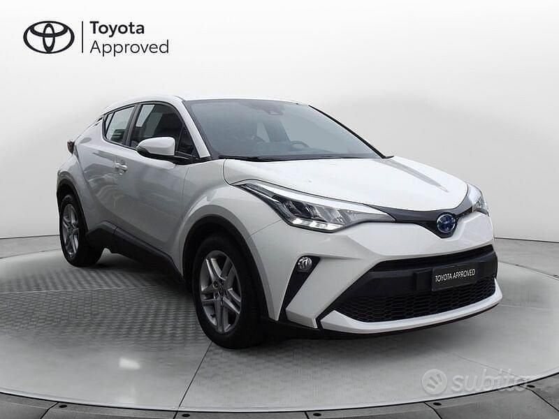 Usata Toyota C-HR Active 122 CV (89 kW) 2023 Bianco SUV