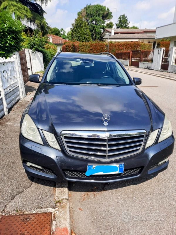 Grigio Usata 2010 Mercedes E350 Avantgarde Station wagon | 5980 € (Buon prezzo) - Immagine 1/4