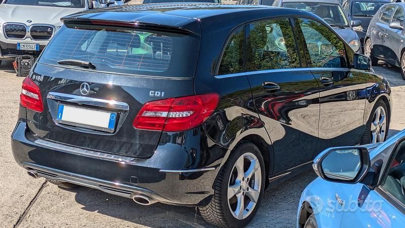 Usata Mercedes B180 109 CV (80 kW) 2012 Nero Monovolume