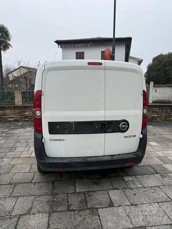 Usata Opel Combo 2016 Bianco Monovolume