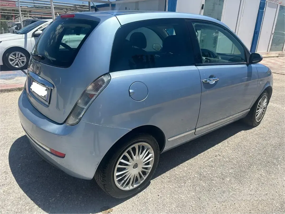 Usata Lancia Ypsilon 69 CV (50 kW) 2007 Bluazzurro Utilitaria