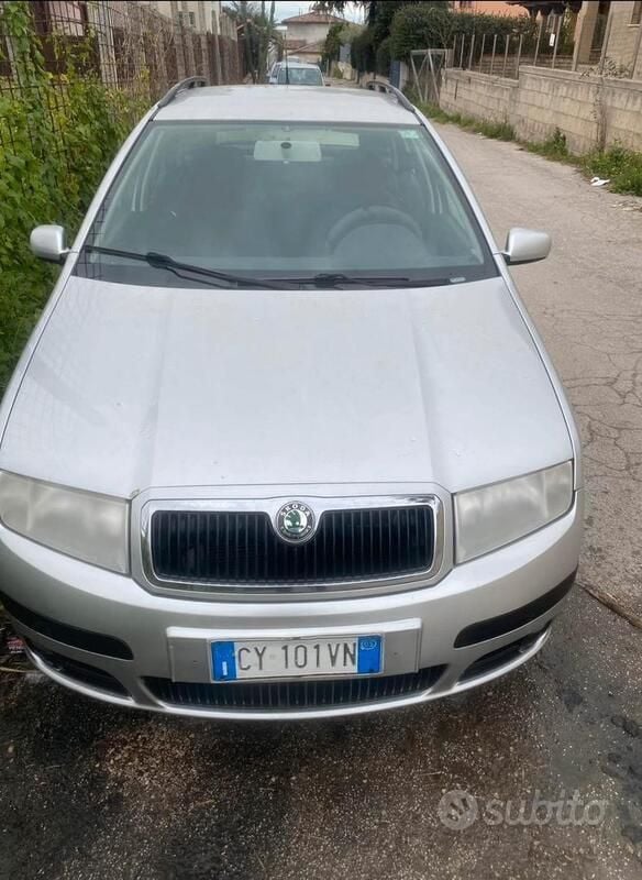 Grigio Usata 2005 Skoda Fabia Due volumi | 1650 € (Super prezzo) - Immagine 1/4