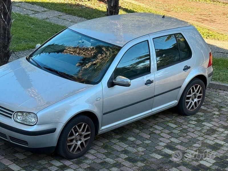 Usata VW Golf IV 90 CV (66 kW) 2001 Grigio Berlina