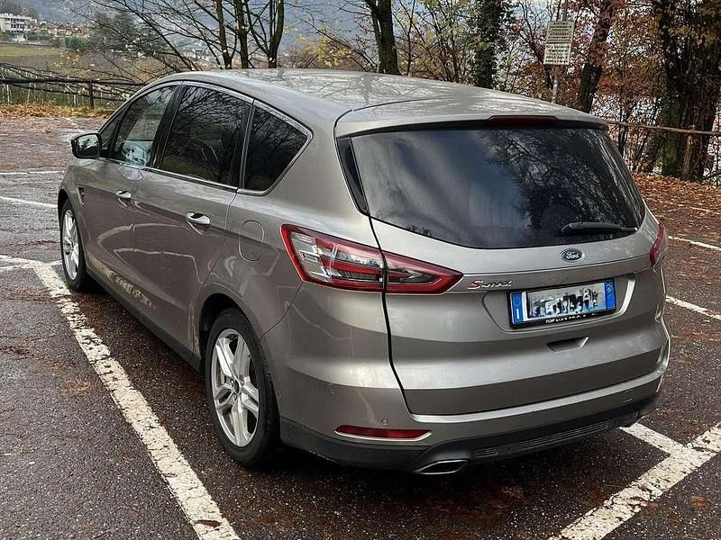 Usata Ford S-MAX Titanium 179 CV (131 kW) 2015 Grigio Monovolume
