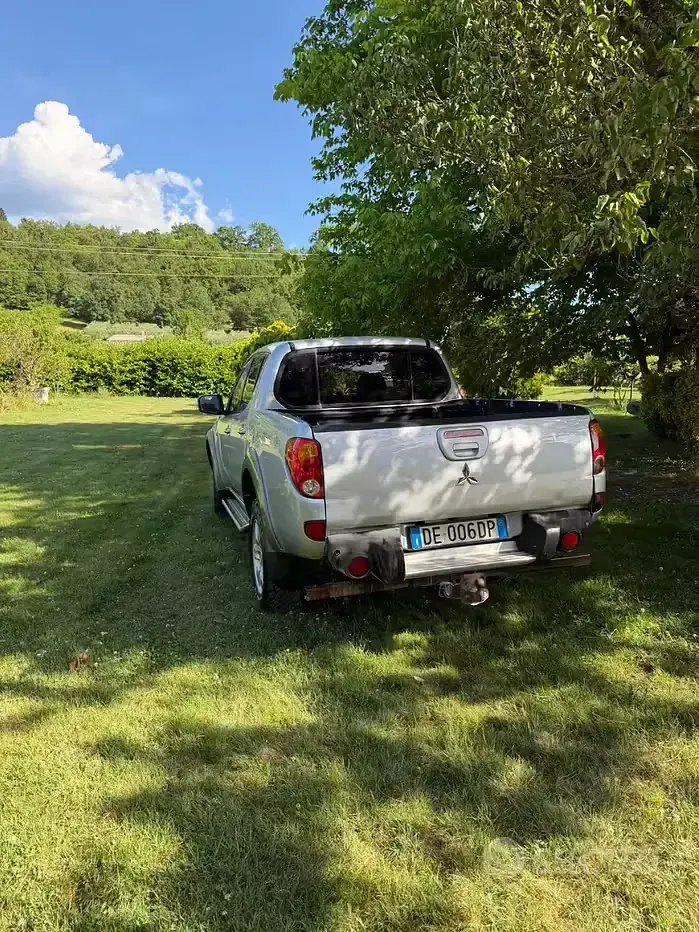 Usata Mitsubishi L200 136 CV (100 kW) 2006 Grigio Pick-up