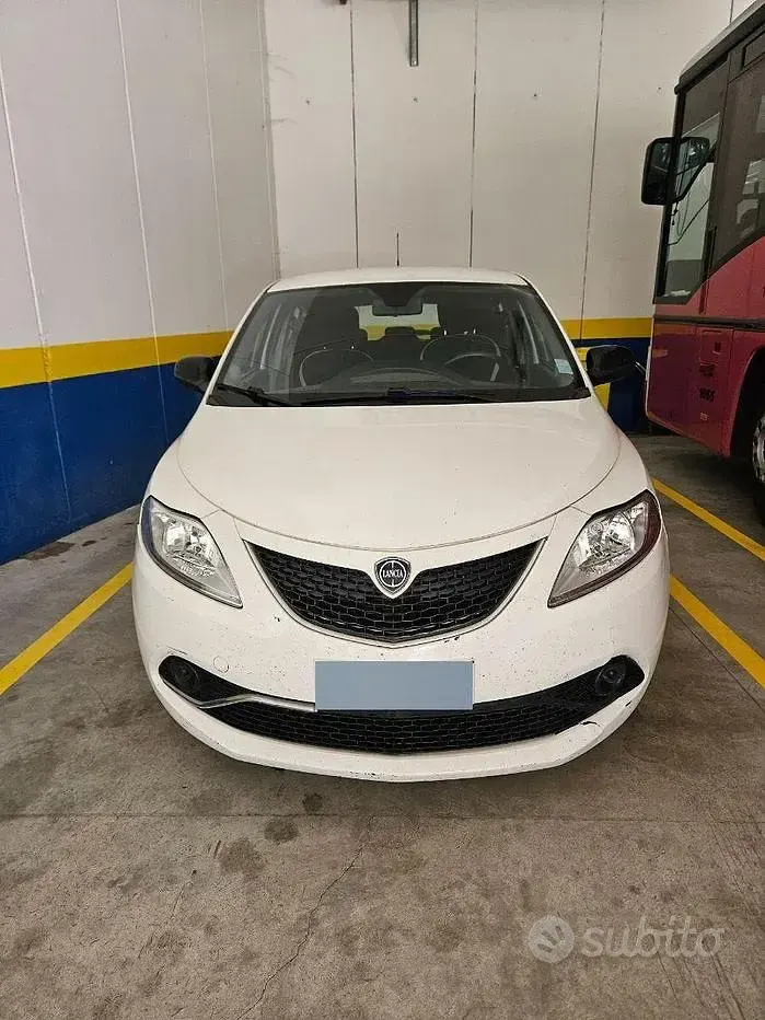Usata Lancia Ypsilon 95 CV (69 kW) 2017 Bianco Utilitaria