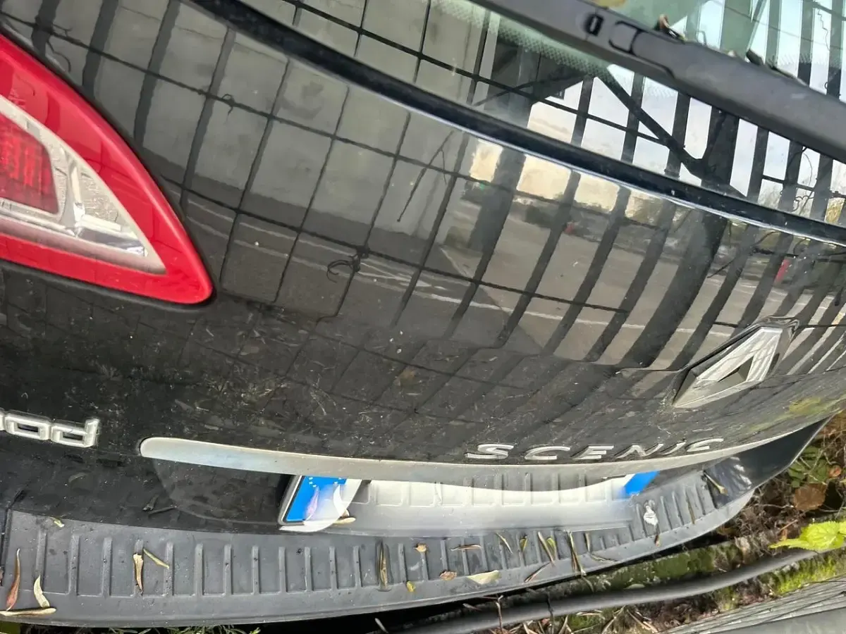 Käytetty Renault Scenic E-Tech 130 HP (95 kW) 2015 Musta Tila-auto