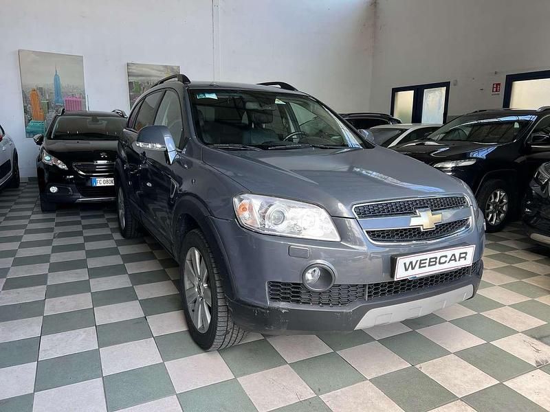Grigio Usata 2010 Chevrolet Captiva LTZ SUV | 4900 € - Immagine 1/4