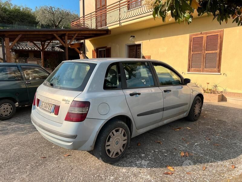 Usata 2003 Fiat Stilo Tre volumi | 1300 € (Cara) - Immagine 1/4
