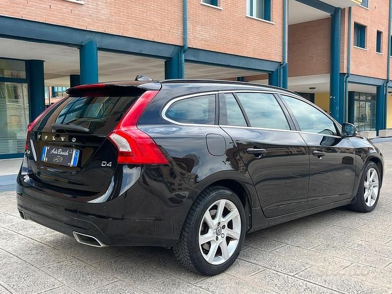 Usata Volvo V60 Ocean Race 181 CV (133 kW) 2015 Nero Station wagon