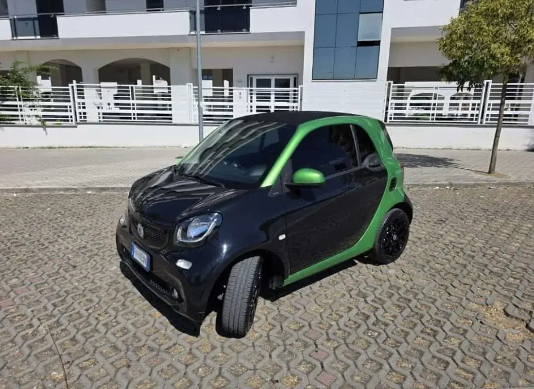 Usata Smart ForTwo Electric Drive Prime 41 kW (56 CV) 2018 Nero Utilitaria