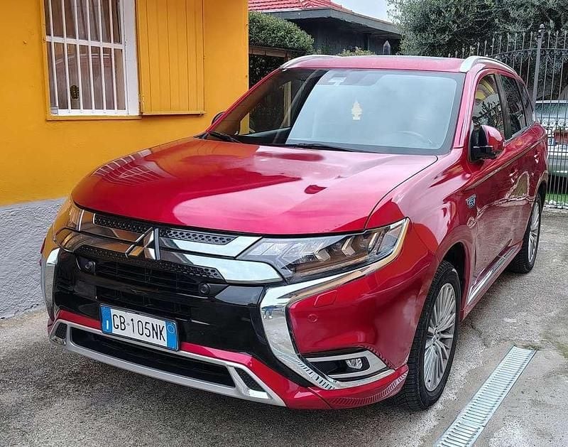 Usata Mitsubishi Outlander P-HEV 135 CV (99 kW) 2020 SUV