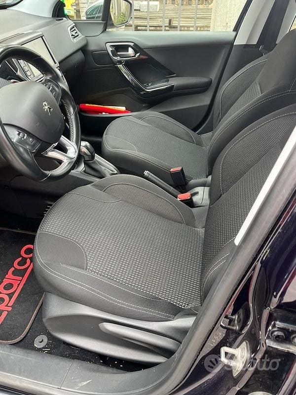 Usata Peugeot 208 82 CV (60 kW) 2019 Blu Utilitaria