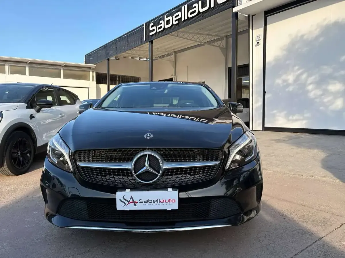 Usata Mercedes A180 109 CV (80 kW) 2017 Nero Berlina