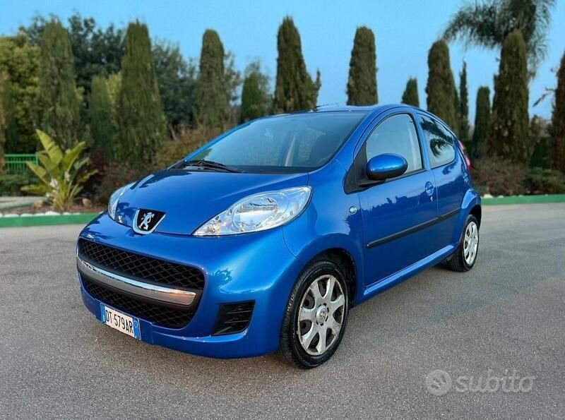 Usata Peugeot 107 68 CV (50 kW) 2009 Blu Utilitaria