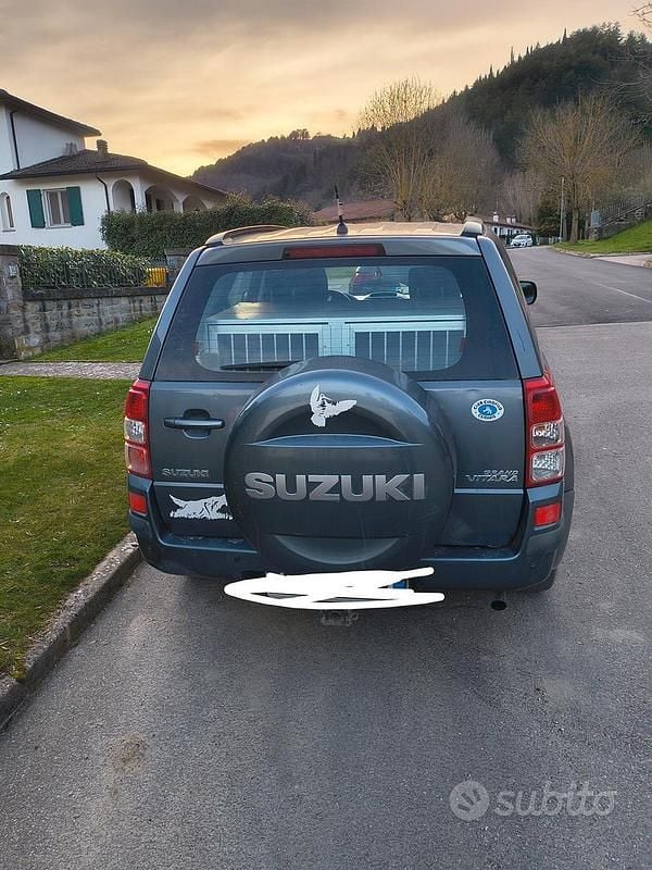 Usata Suzuki Grand Vitara 129 CV (94 kW) 2007 Grigio SUV