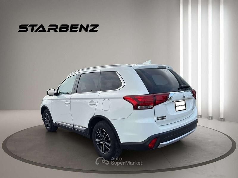 Usata Mitsubishi Outlander Edition 150 CV (110 kW) 2017 Bianco SUV