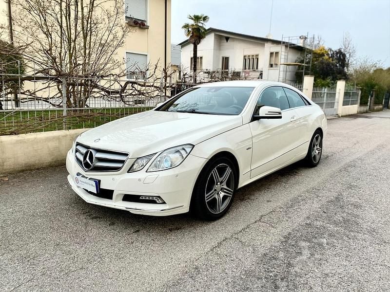 Usata Mercedes E220 Executive 170 CV (125 kW) 2010 Bianco Coupé