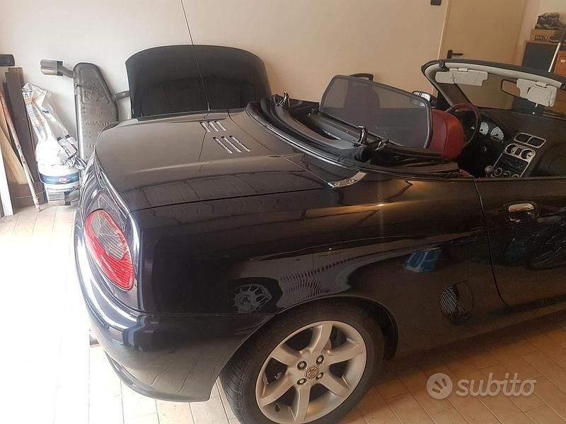 Usata MG F 145 CV (106 kW) 2000 Blu Cabrio