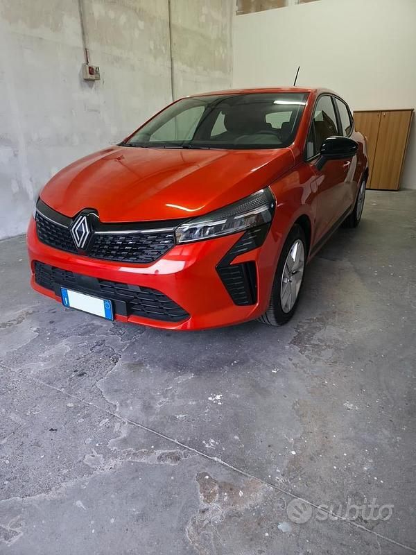 Brugt Renault Clio V SE 67 HK (49 kW) 2024 Orange Sedan