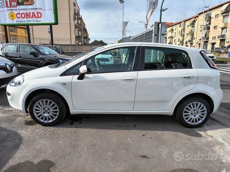 Usata Fiat Punto 77 CV (56 kW) 2013 Bianco Utilitaria