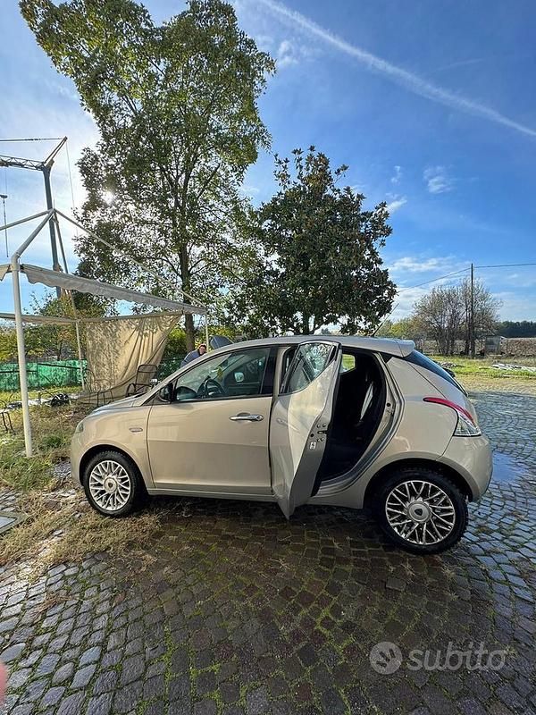 Usata Lancia Ypsilon 95 CV (69 kW) 2014 Utilitaria
