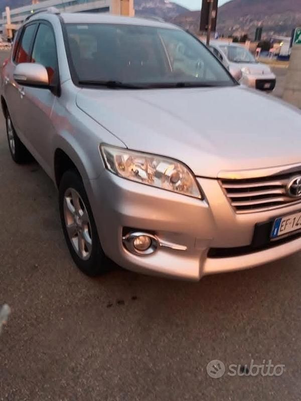 Usata Toyota RAV4 150 CV (110 kW) 2010 Grigio SUV