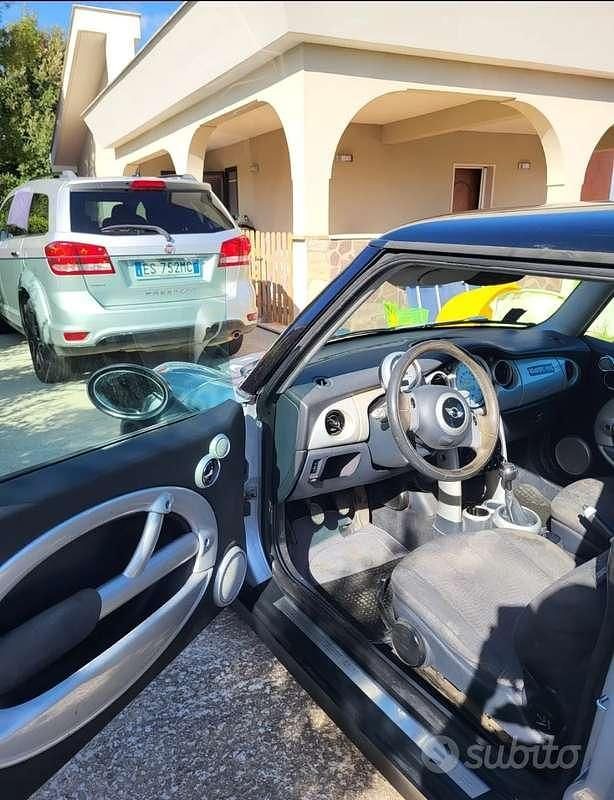 Begagnad Mini Cooper 116 HK (85 kW) 2003 Grå Halvkombi