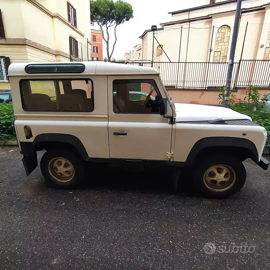 Usata Land Rover Defender 68 CV (50 kW) 1997 Bianco SUV