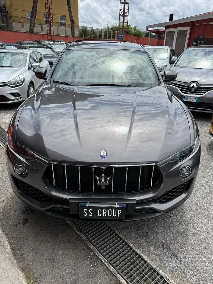 Usata Maserati Levante 275 CV (202 kW) 2018 Grigio SUV