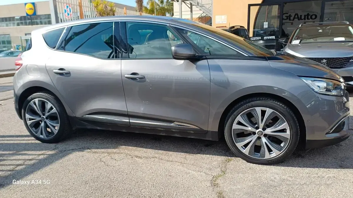 Usata Renault Scénic IV Intens 110 CV (80 kW) 2018 Grigio Monovolume