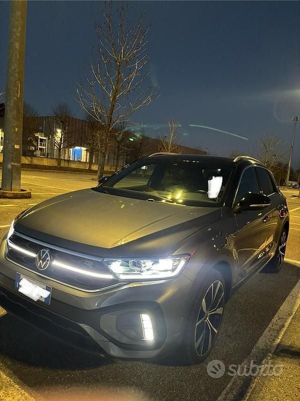 Grigio Usata 2022 VW T-Roc R-line SUV | 24.000 € (Buon prezzo) - Immagine 1/4