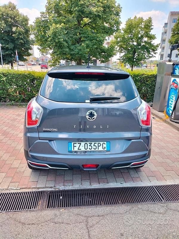 Usata Ssangyong (KGM) Tivoli 128 CV (94 kW) 2019 Grigio SUV