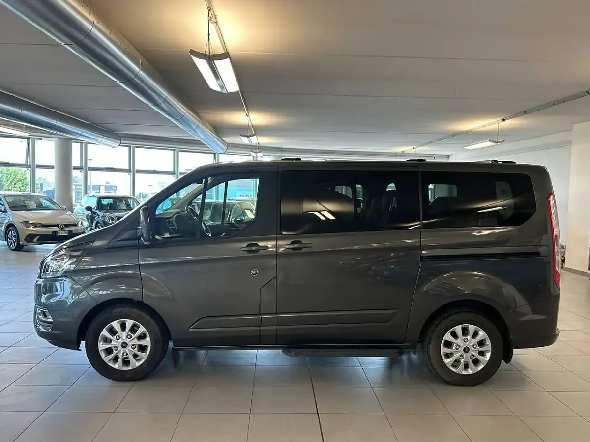Usata Ford Tourneo Custom Titanium 170 CV (125 kW) 2019 Magnetic grey Furgone